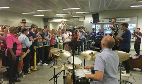 d&b hire surrey: Various Advantages of Hiring a Professional Sound System